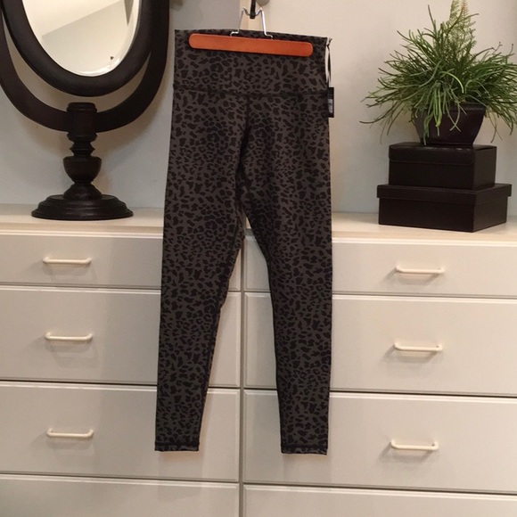 NWT  DYI Sport Moss Leopard. - Picture 9 of 9